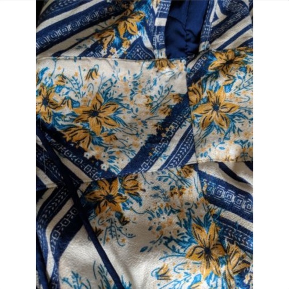 Eshakti Sleeveless Floral Dress Front Pockets - Picture 4 of 6